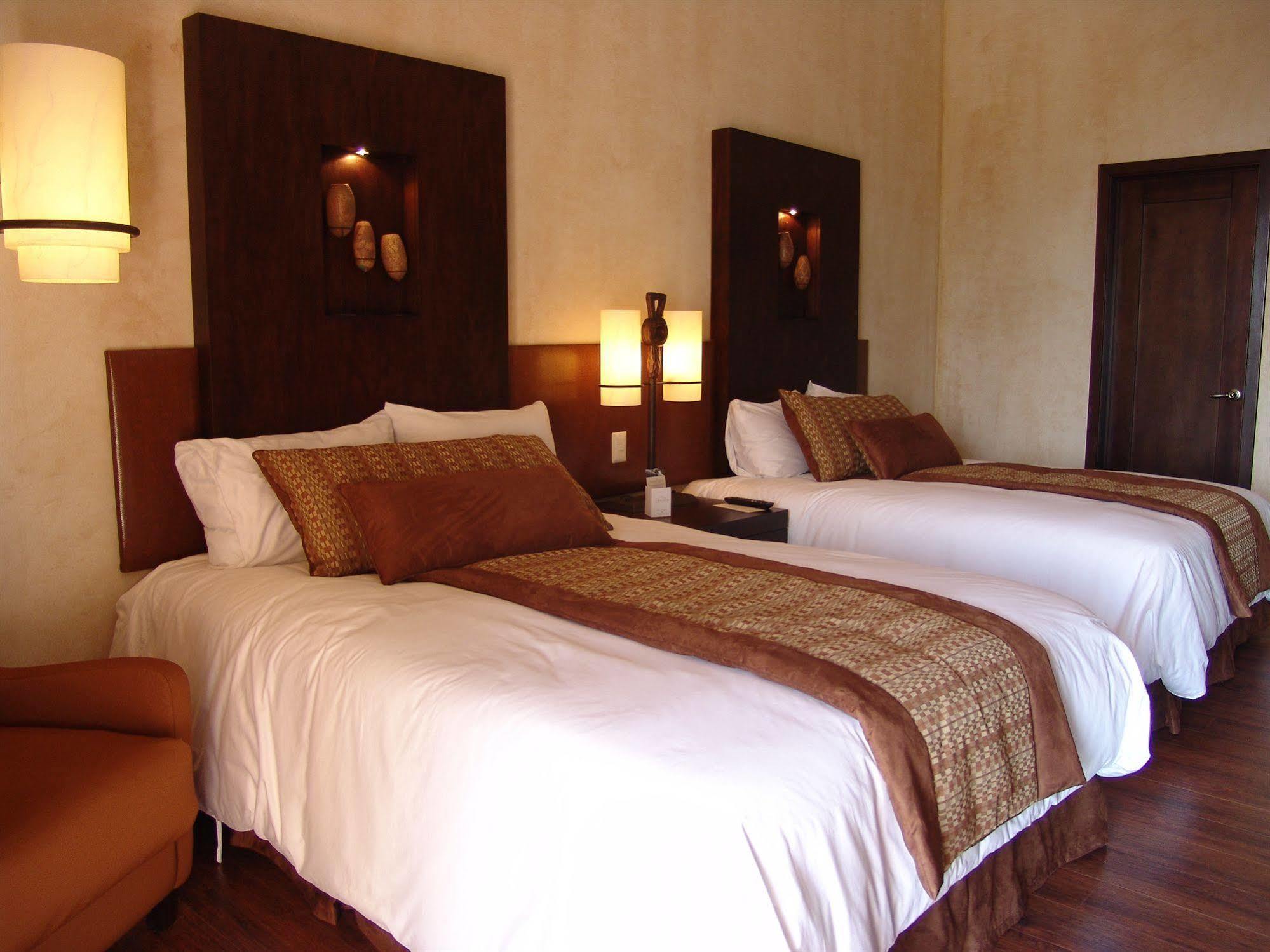 Hotel La Reunion Golf Resort And Residences Antigua Luaran gambar